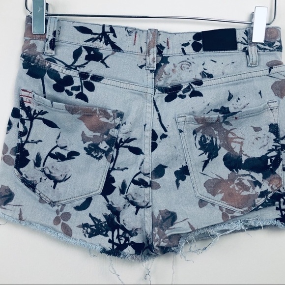 BDG Gray floral cut off shorts size 29 - Picture 4 of 6